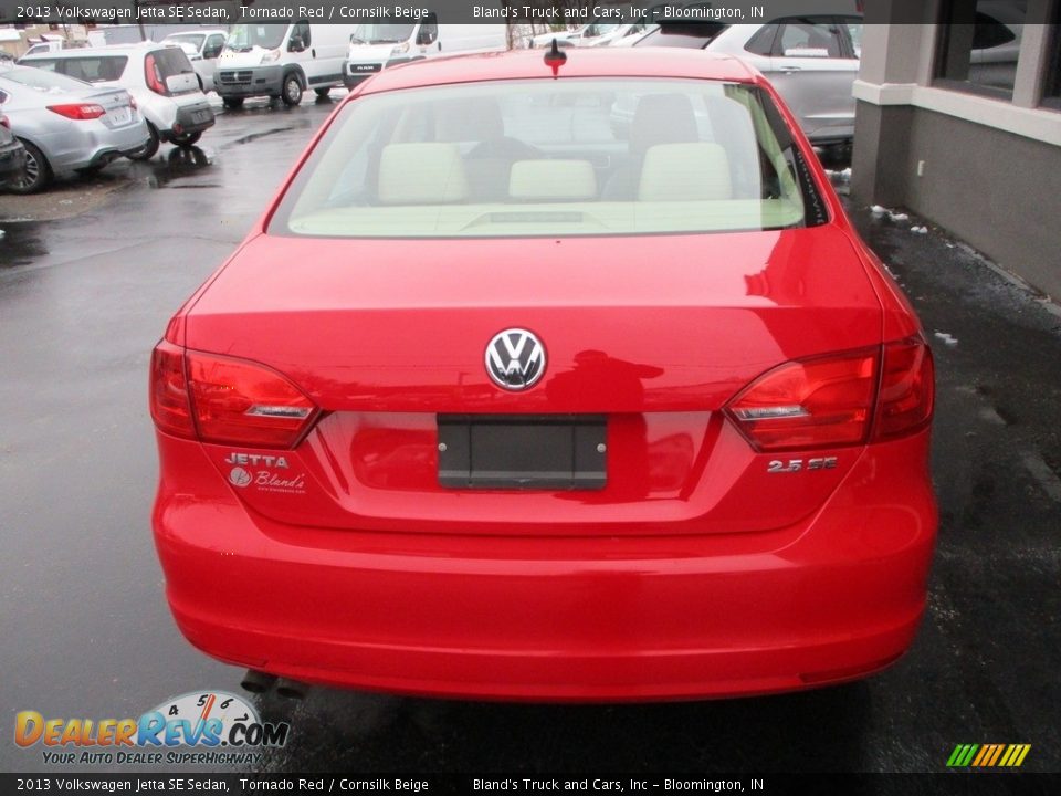 2013 Volkswagen Jetta SE Sedan Tornado Red / Cornsilk Beige Photo #22