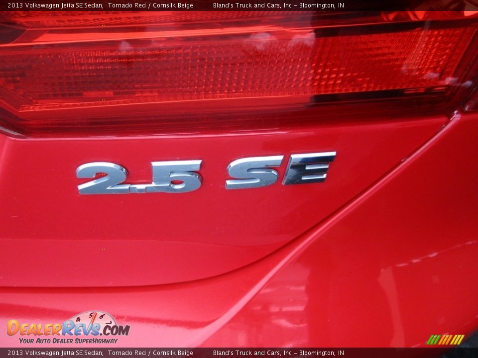 2013 Volkswagen Jetta SE Sedan Tornado Red / Cornsilk Beige Photo #23