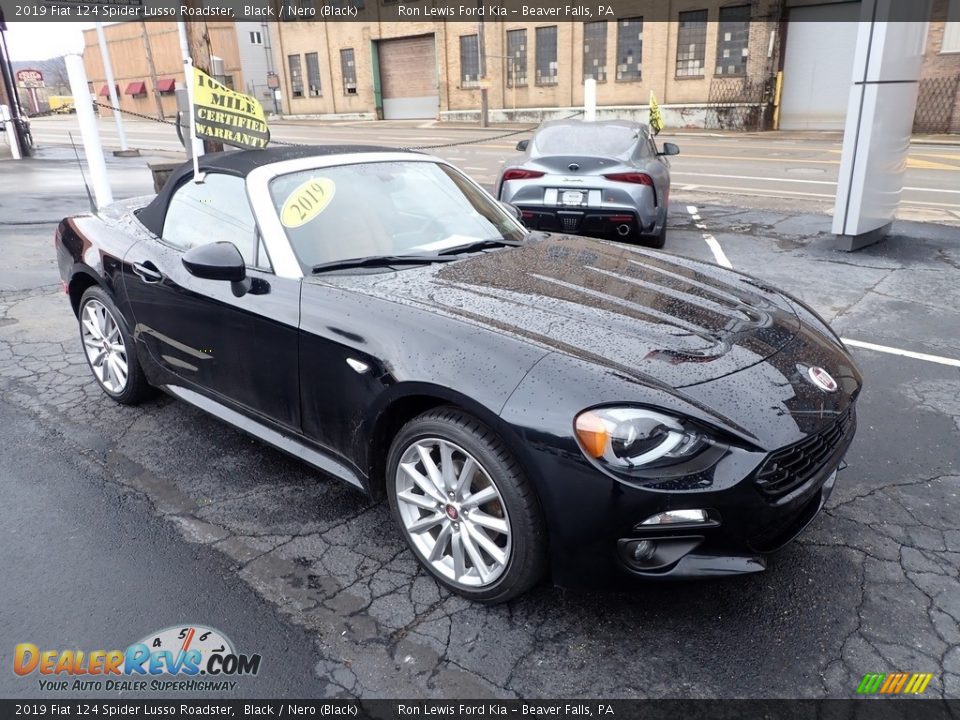 Front 3/4 View of 2019 Fiat 124 Spider Lusso Roadster Photo #2