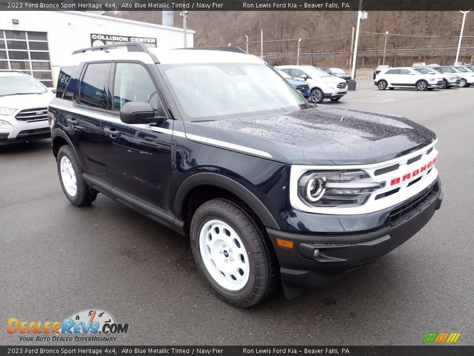 Front 3/4 View of 2023 Ford Bronco Sport Heritage 4x4 Photo #2