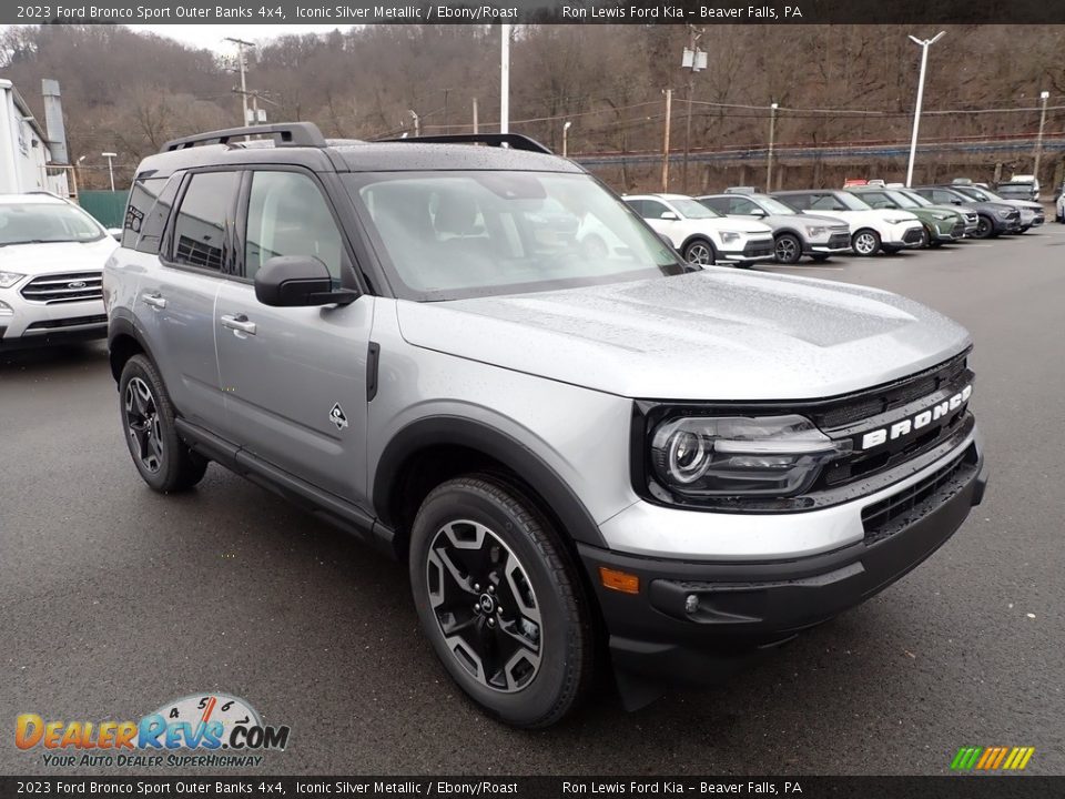 Front 3/4 View of 2023 Ford Bronco Sport Outer Banks 4x4 Photo #2
