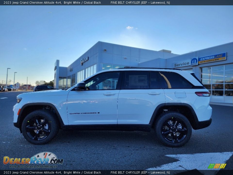 2023 Jeep Grand Cherokee Altitude 4x4 Bright White / Global Black Photo #3