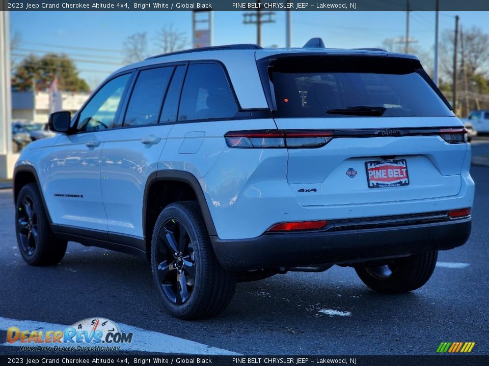 2023 Jeep Grand Cherokee Altitude 4x4 Bright White / Global Black Photo #4