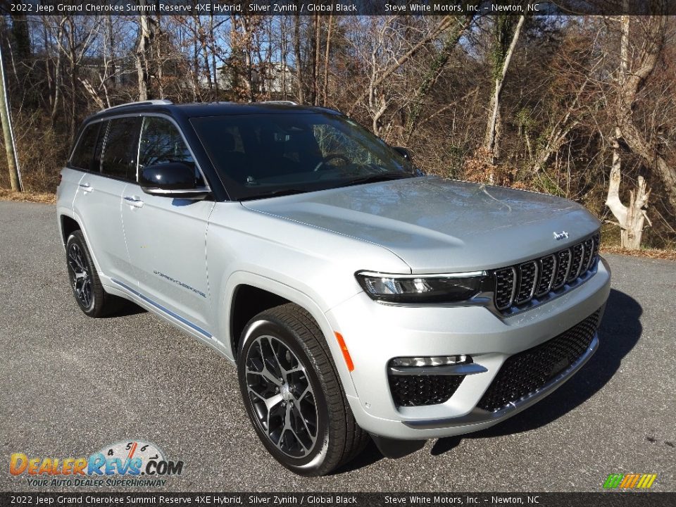 Front 3/4 View of 2022 Jeep Grand Cherokee Summit Reserve 4XE Hybrid Photo #5