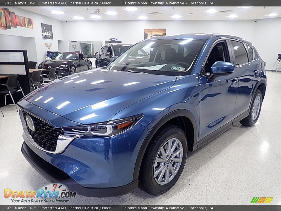 Front 3/4 View of 2023 Mazda CX-5 S Preferred AWD Photo #7