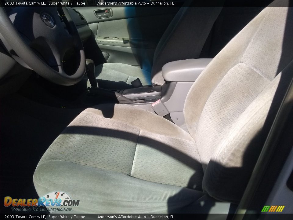 2003 Toyota Camry LE Super White / Taupe Photo #10