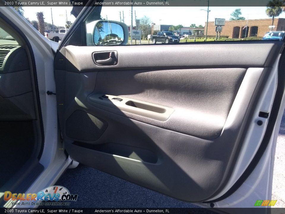 2003 Toyota Camry LE Super White / Taupe Photo #16