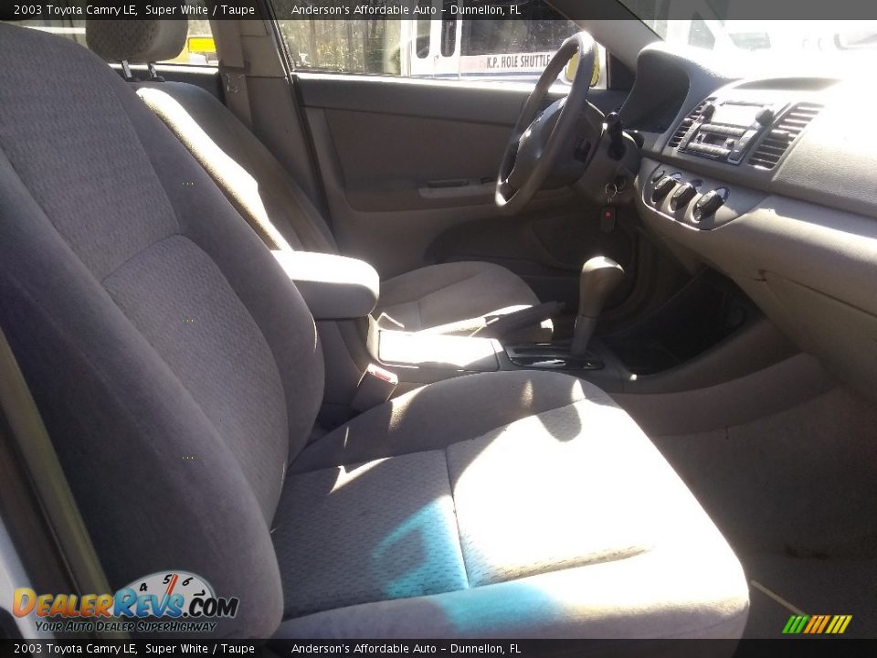 2003 Toyota Camry LE Super White / Taupe Photo #17