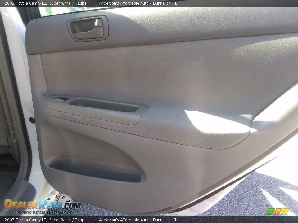 2003 Toyota Camry LE Super White / Taupe Photo #19