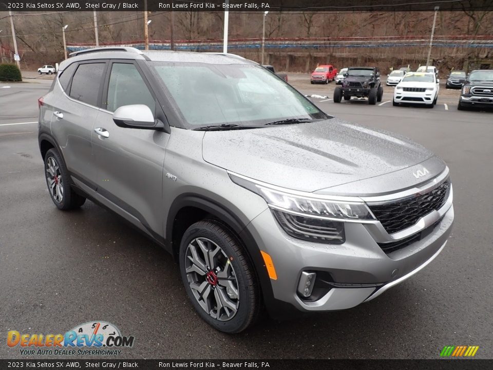 Front 3/4 View of 2023 Kia Seltos SX AWD Photo #2