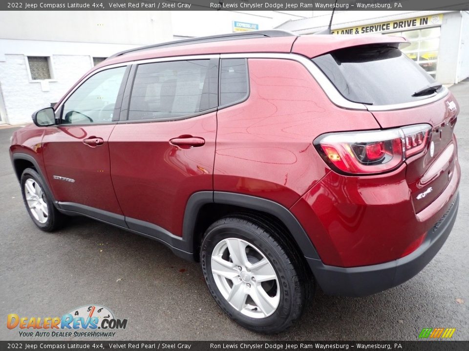 2022 Jeep Compass Latitude 4x4 Velvet Red Pearl / Steel Gray Photo #3