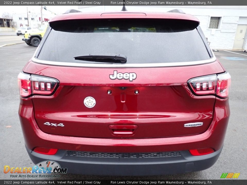 2022 Jeep Compass Latitude 4x4 Velvet Red Pearl / Steel Gray Photo #4