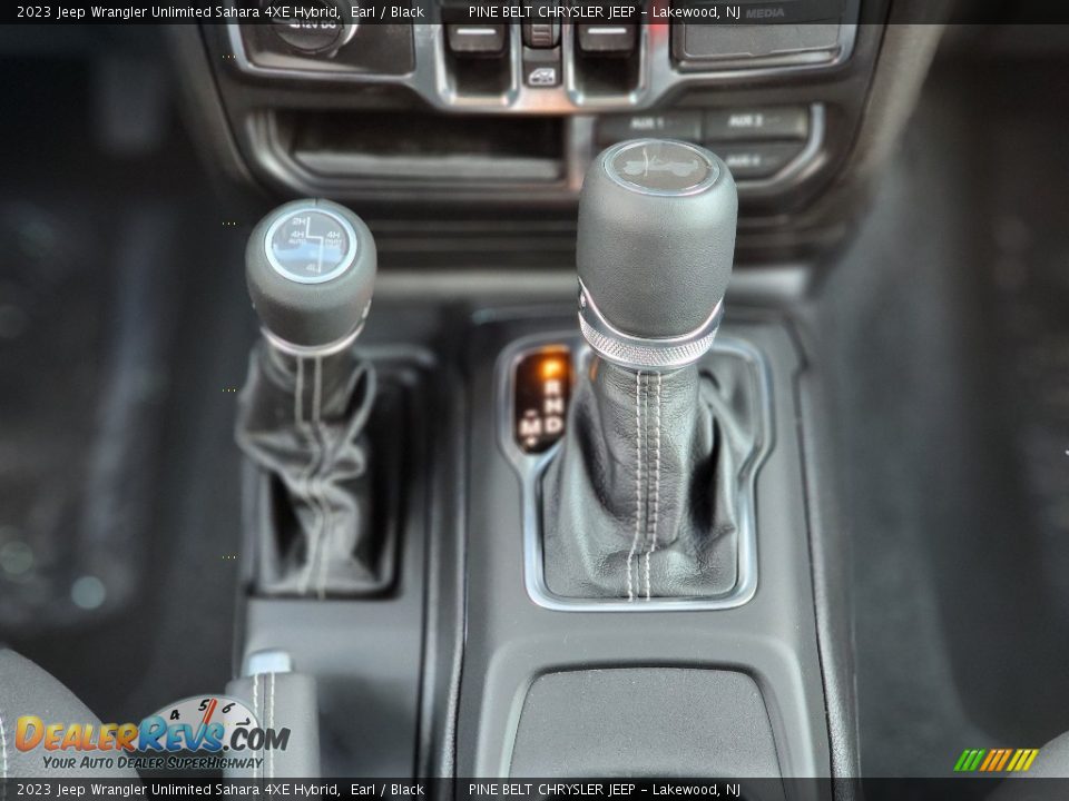 2023 Jeep Wrangler Unlimited Sahara 4XE Hybrid Shifter Photo #12