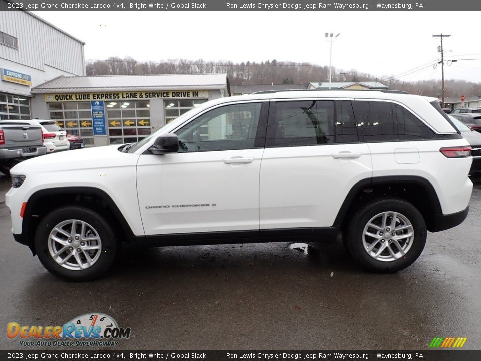 2023 Jeep Grand Cherokee Laredo 4x4 Bright White / Global Black Photo #2