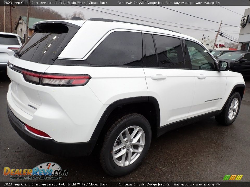 2023 Jeep Grand Cherokee Laredo 4x4 Bright White / Global Black Photo #6