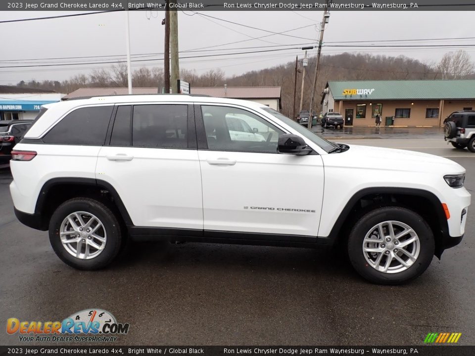 2023 Jeep Grand Cherokee Laredo 4x4 Bright White / Global Black Photo #7