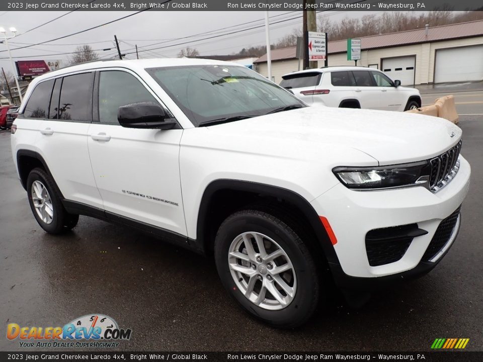 2023 Jeep Grand Cherokee Laredo 4x4 Bright White / Global Black Photo #8