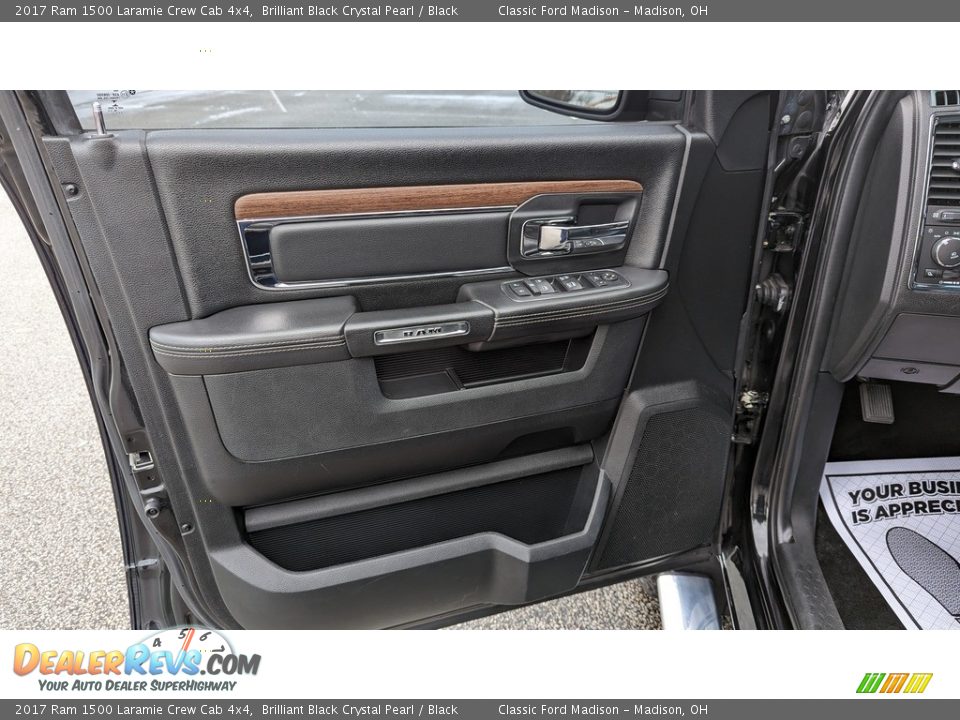 2017 Ram 1500 Laramie Crew Cab 4x4 Brilliant Black Crystal Pearl / Black Photo #9