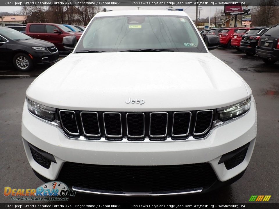 2023 Jeep Grand Cherokee Laredo 4x4 Bright White / Global Black Photo #9