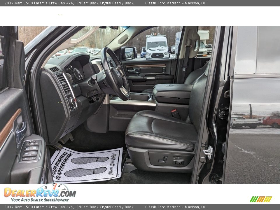 2017 Ram 1500 Laramie Crew Cab 4x4 Brilliant Black Crystal Pearl / Black Photo #10