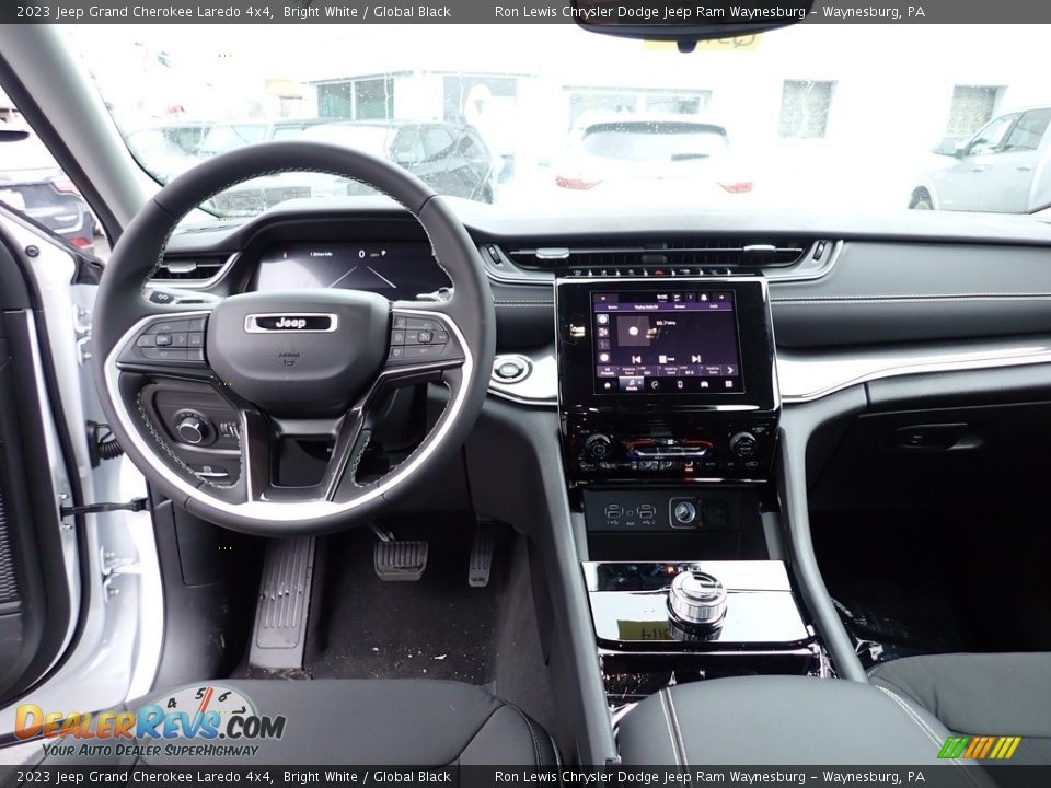 2023 Jeep Grand Cherokee Laredo 4x4 Bright White / Global Black Photo #13
