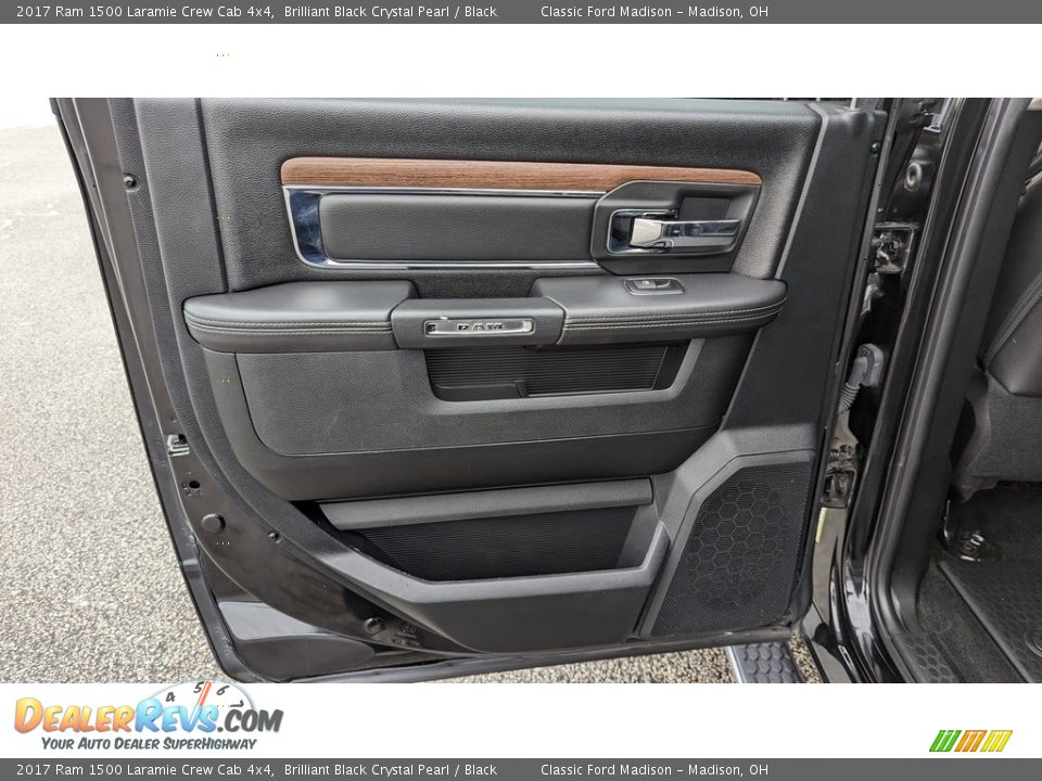 2017 Ram 1500 Laramie Crew Cab 4x4 Brilliant Black Crystal Pearl / Black Photo #16