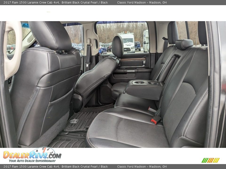 2017 Ram 1500 Laramie Crew Cab 4x4 Brilliant Black Crystal Pearl / Black Photo #17