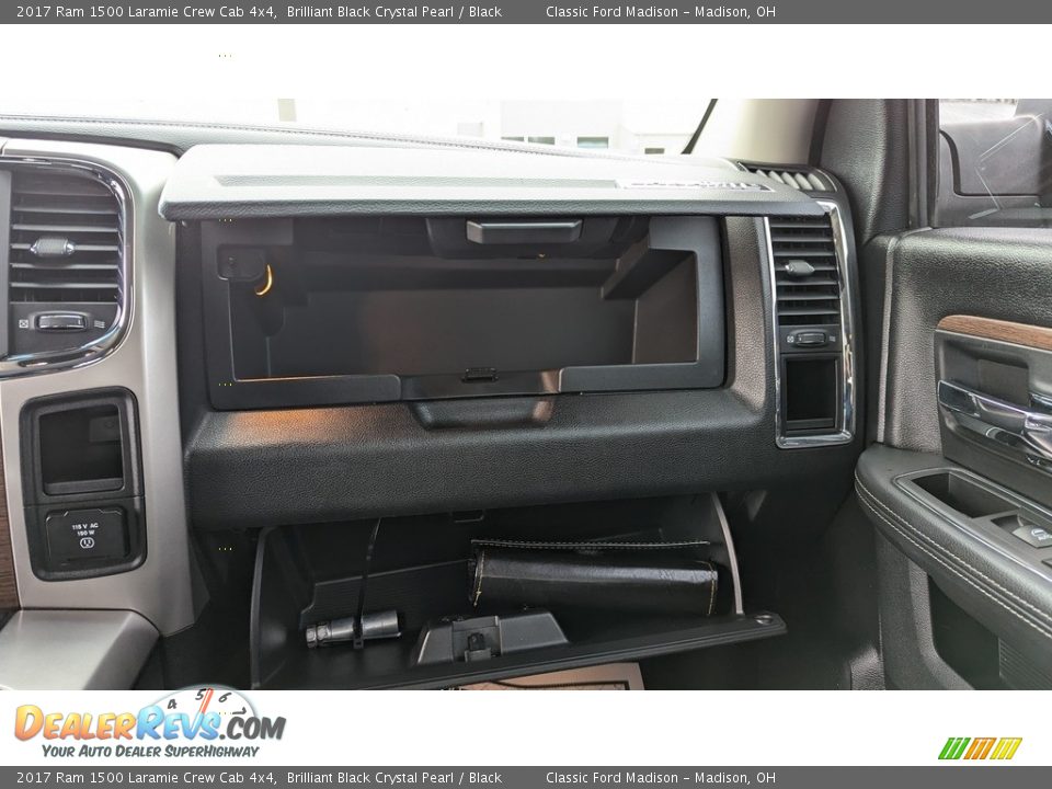 2017 Ram 1500 Laramie Crew Cab 4x4 Brilliant Black Crystal Pearl / Black Photo #19