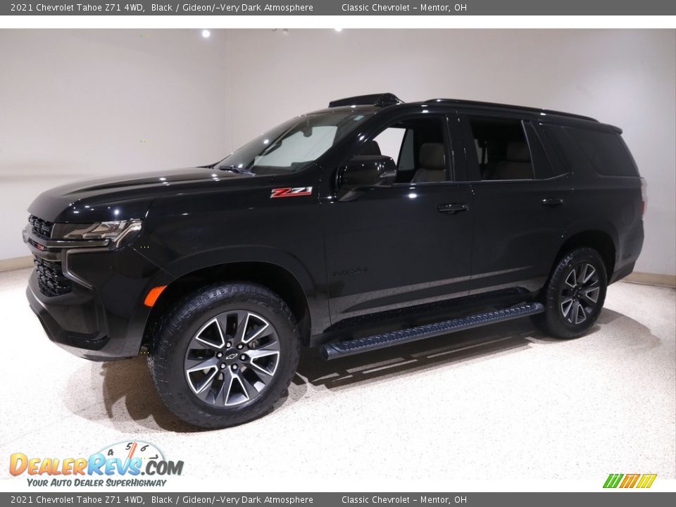 Front 3/4 View of 2021 Chevrolet Tahoe Z71 4WD Photo #3