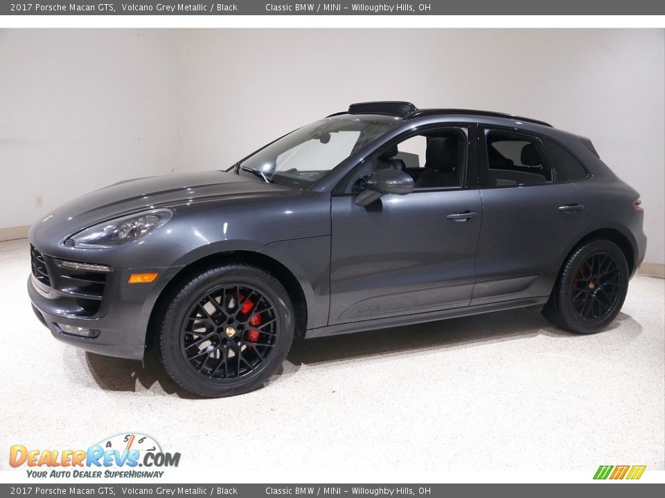 Front 3/4 View of 2017 Porsche Macan GTS Photo #3