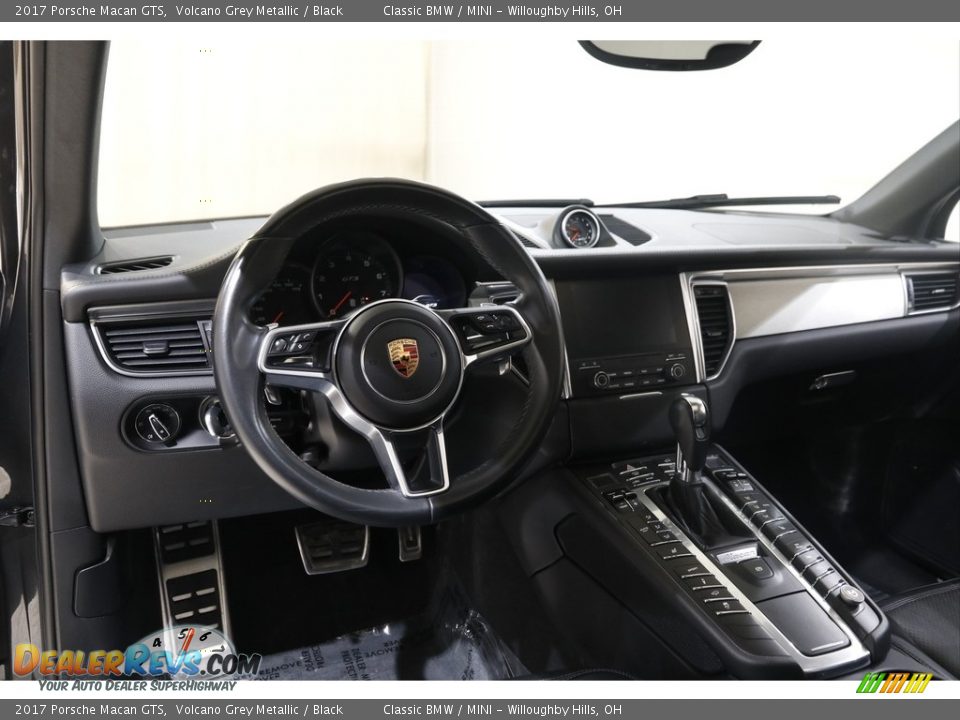 Dashboard of 2017 Porsche Macan GTS Photo #6