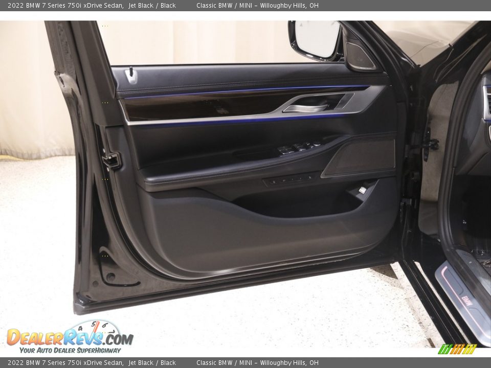 Door Panel of 2022 BMW 7 Series 750i xDrive Sedan Photo #4