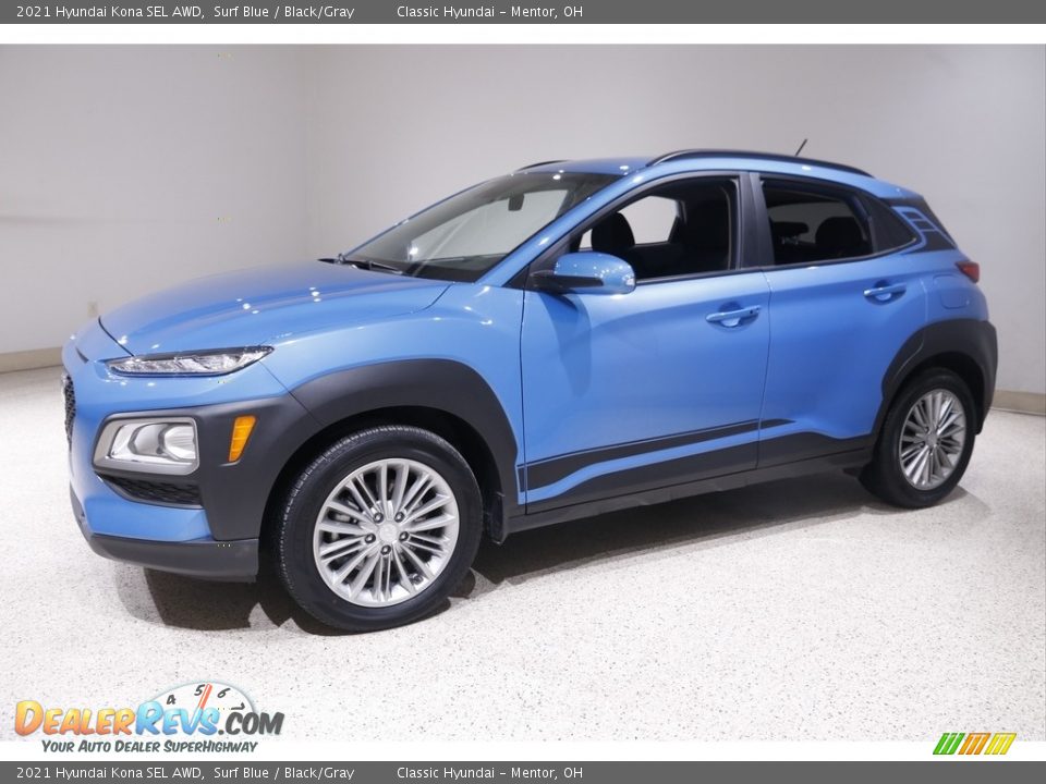 Front 3/4 View of 2021 Hyundai Kona SEL AWD Photo #3