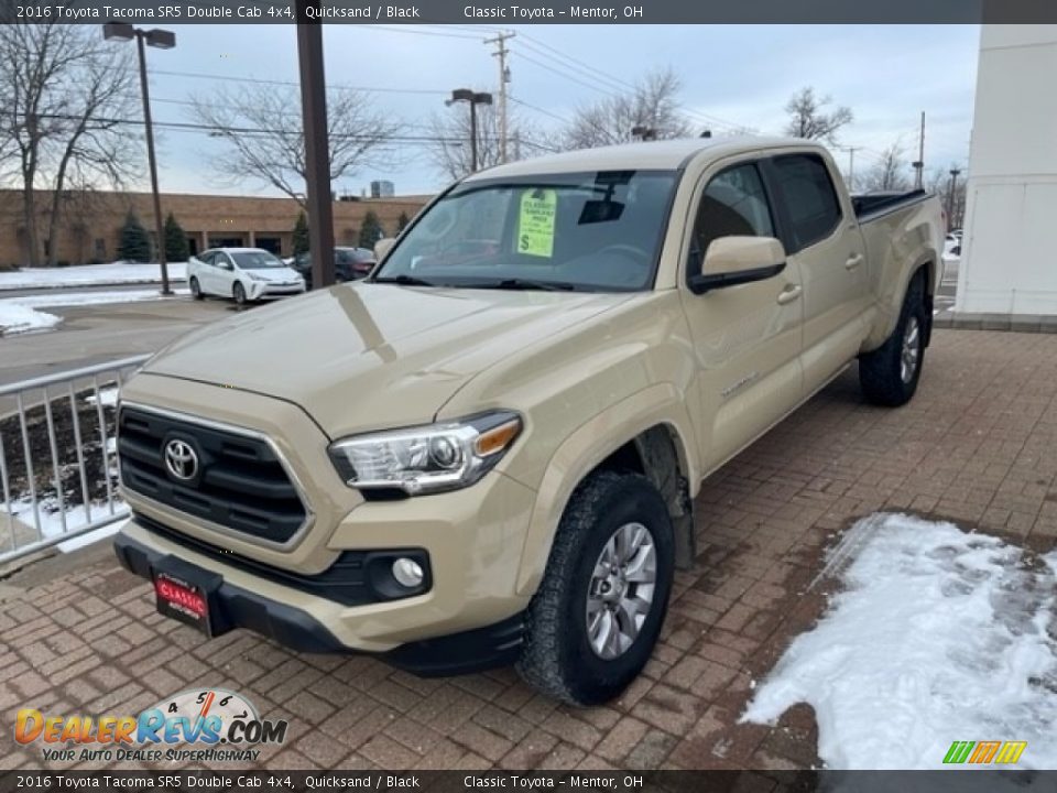 Front 3/4 View of 2016 Toyota Tacoma SR5 Double Cab 4x4 Photo #1