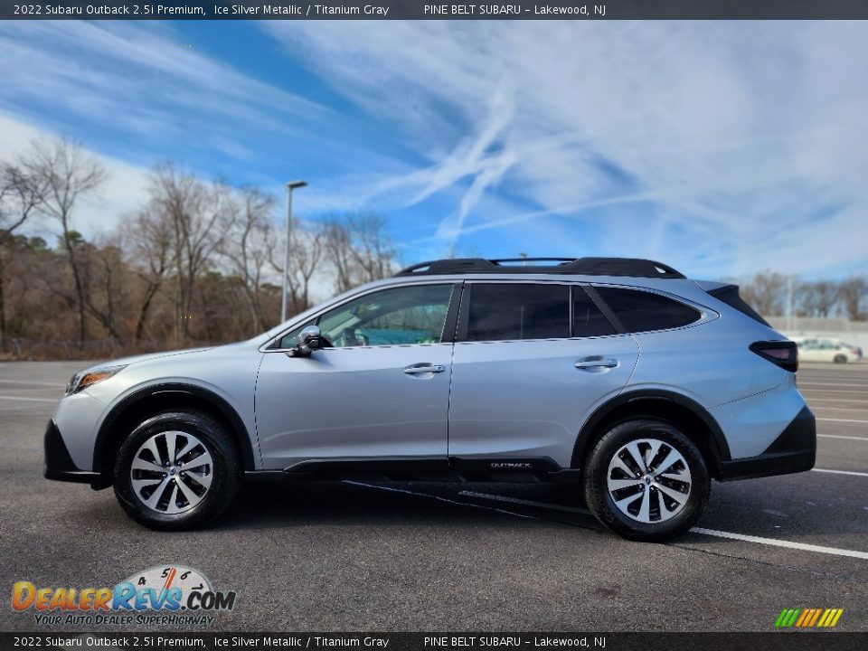 2022 Subaru Outback 2.5i Premium Ice Silver Metallic / Titanium Gray Photo #13