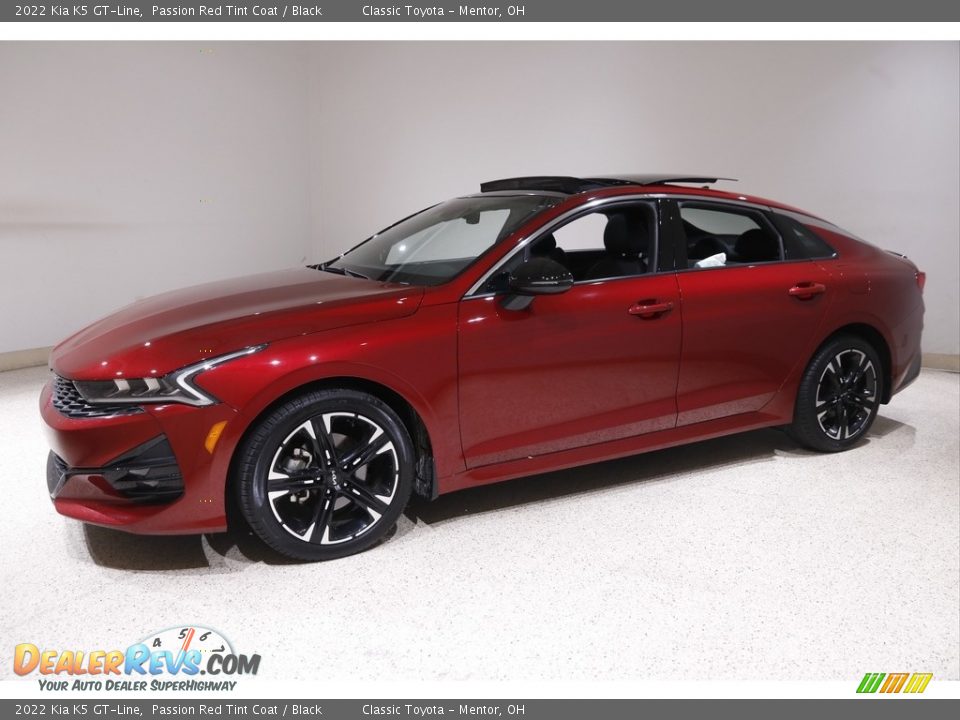 Front 3/4 View of 2022 Kia K5 GT-Line Photo #3