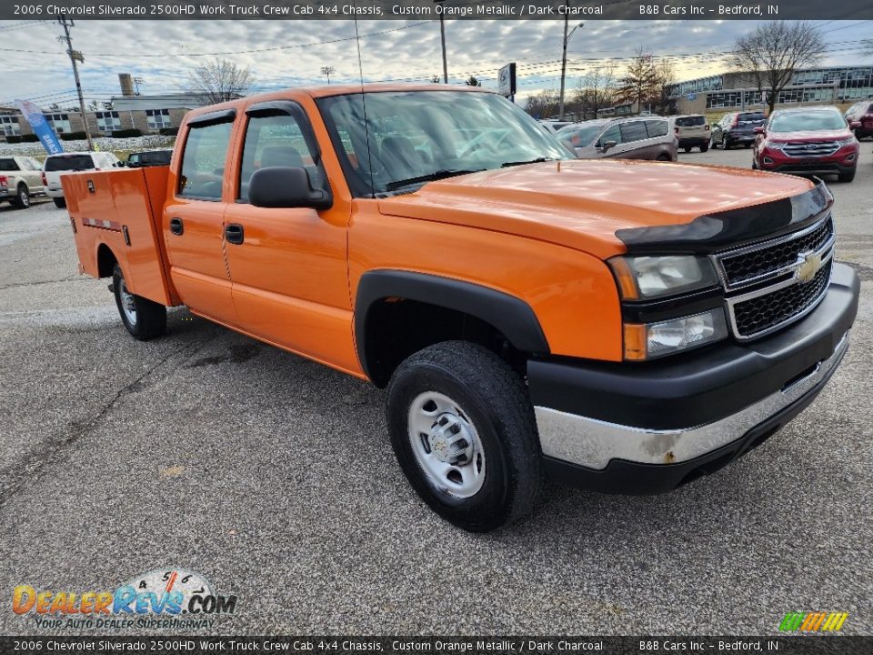 Front 3/4 View of 2006 Chevrolet Silverado 2500HD Work Truck Crew Cab 4x4 Chassis Photo #6