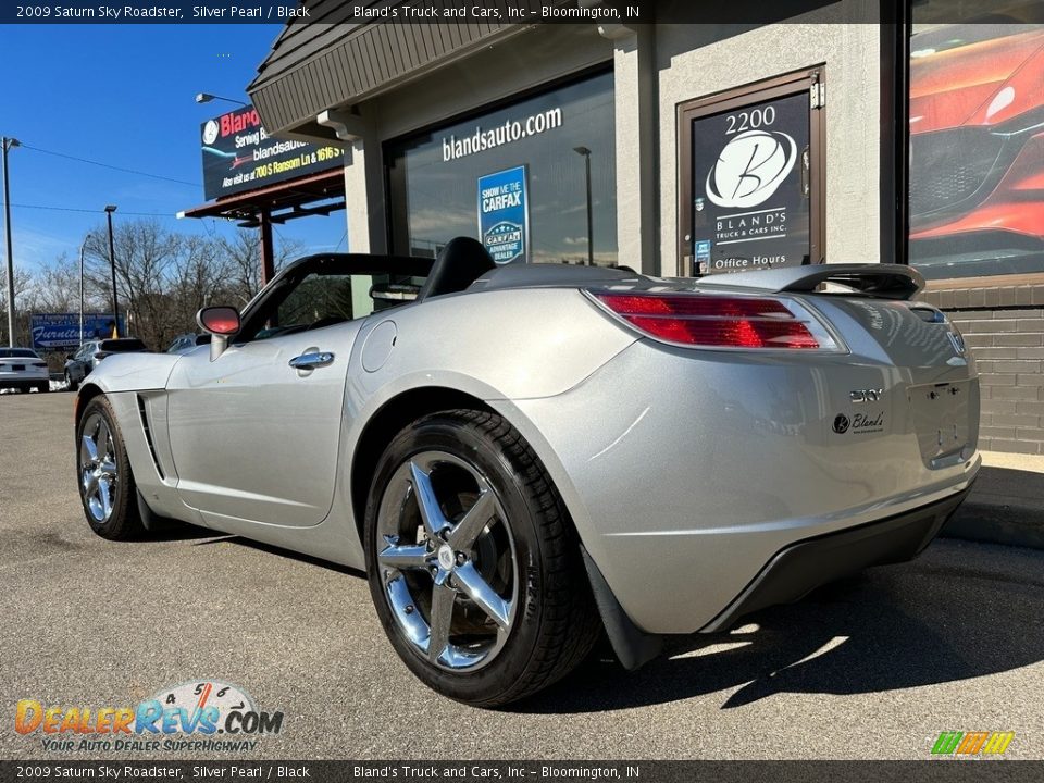 2009 Saturn Sky Roadster Silver Pearl / Black Photo #24