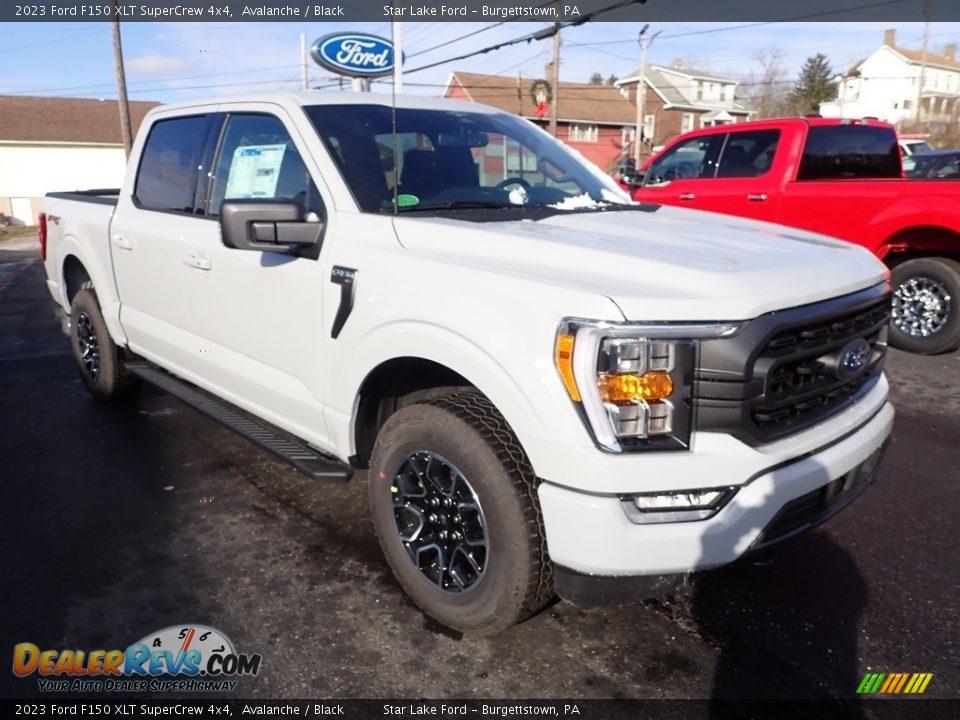 Front 3/4 View of 2023 Ford F150 XLT SuperCrew 4x4 Photo #7