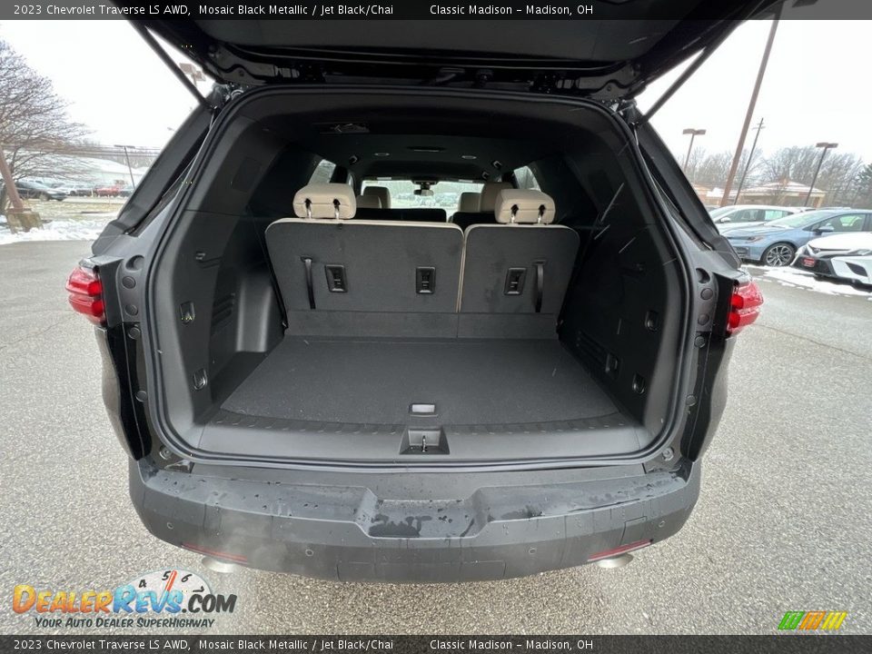 2023 Chevrolet Traverse LS AWD Mosaic Black Metallic / Jet Black/Chai Photo #18
