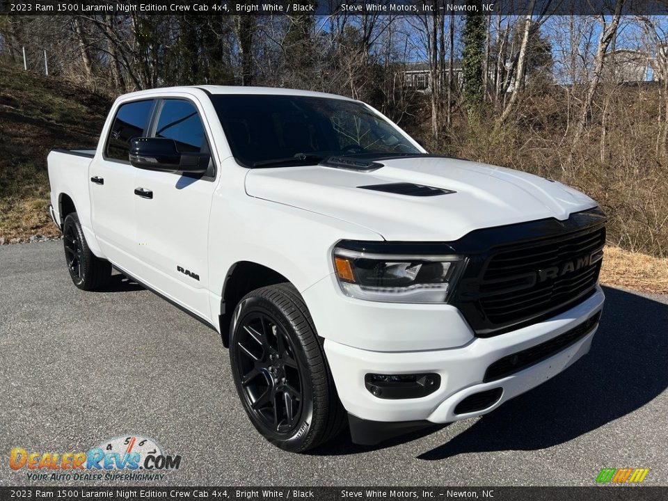 Front 3/4 View of 2023 Ram 1500 Laramie Night Edition Crew Cab 4x4 Photo #4