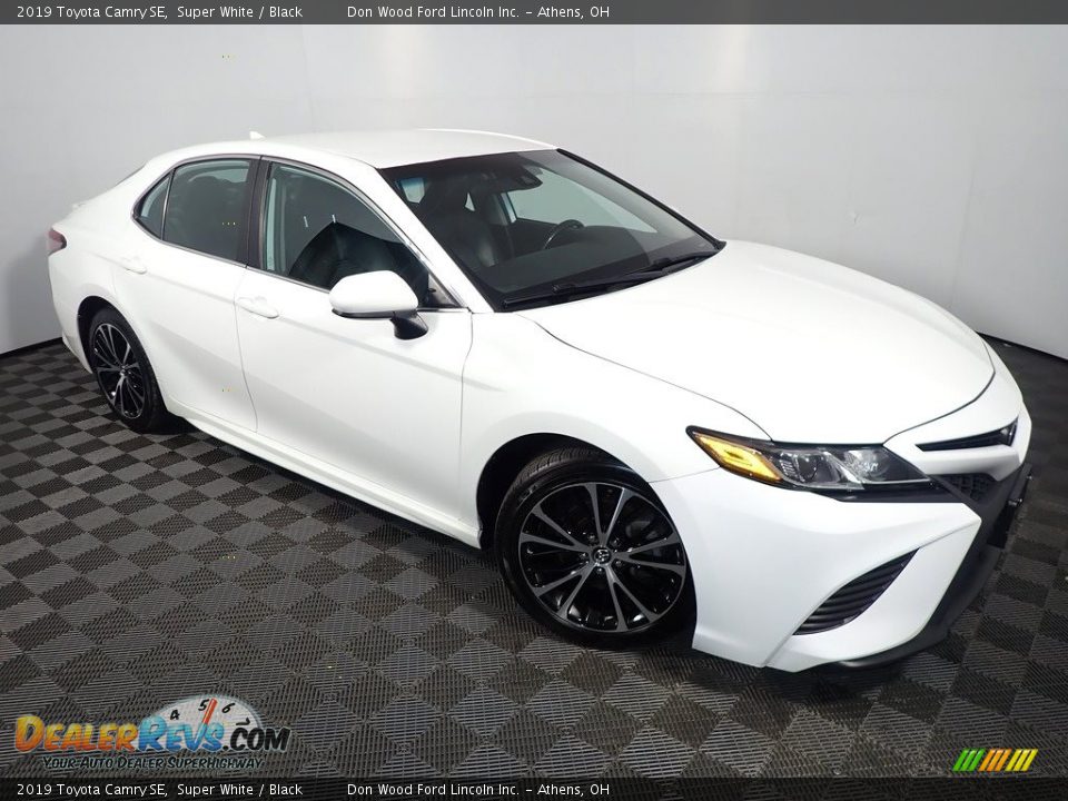 2019 Toyota Camry SE Super White / Black Photo #3
