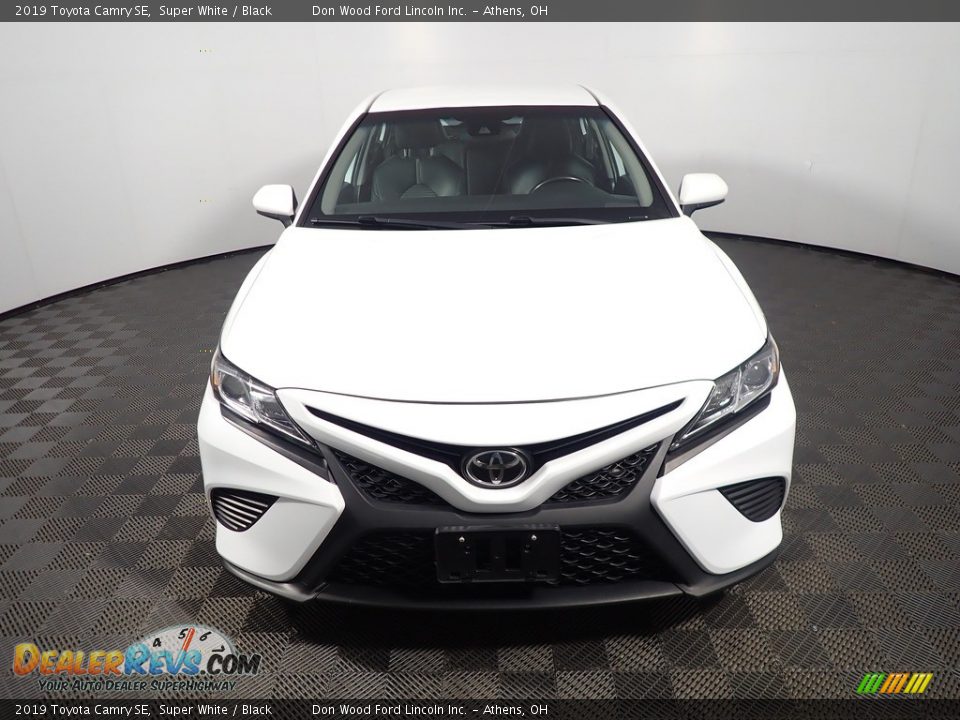 2019 Toyota Camry SE Super White / Black Photo #5