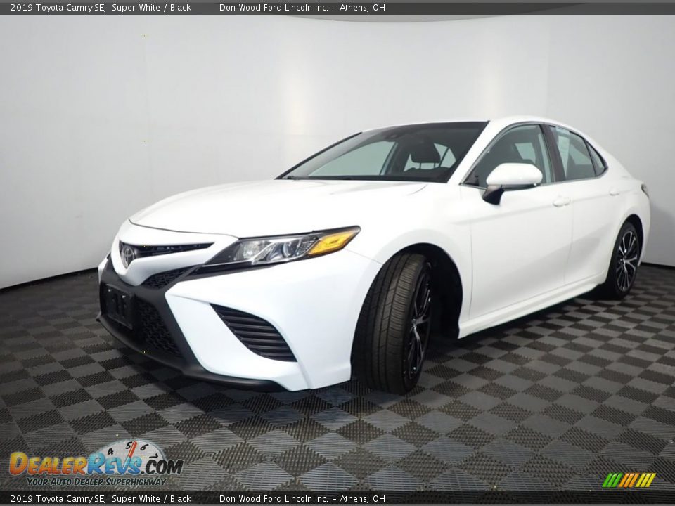 2019 Toyota Camry SE Super White / Black Photo #8