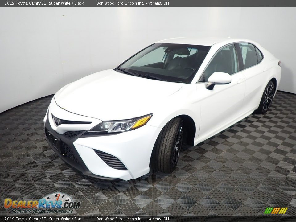 2019 Toyota Camry SE Super White / Black Photo #9