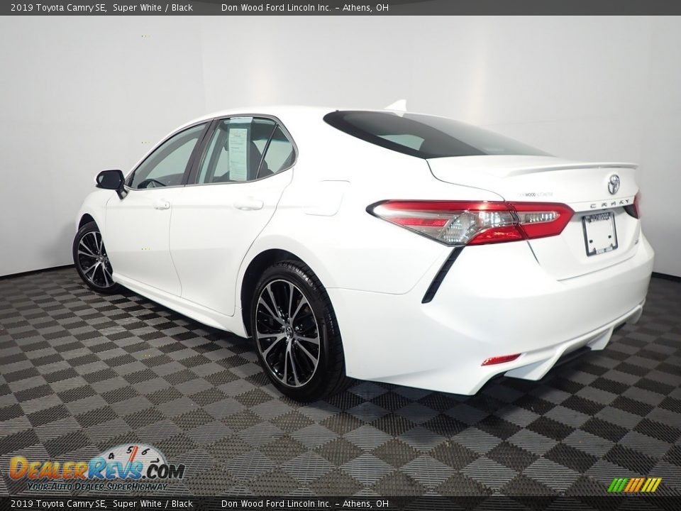 2019 Toyota Camry SE Super White / Black Photo #11