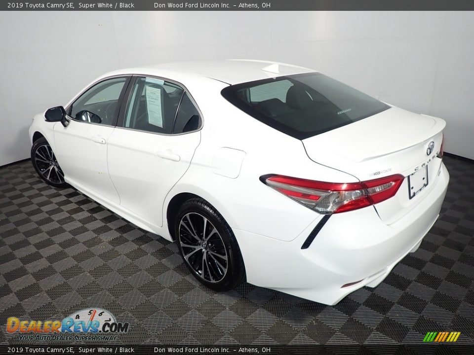2019 Toyota Camry SE Super White / Black Photo #12