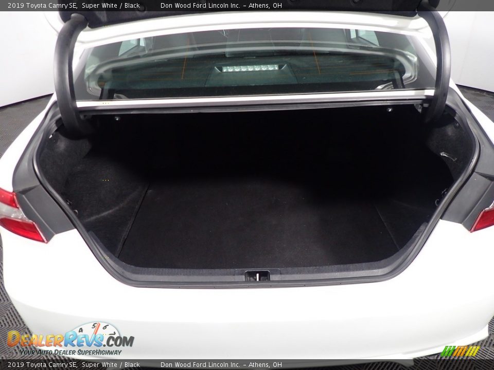 2019 Toyota Camry SE Super White / Black Photo #15