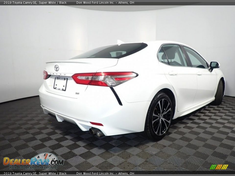 2019 Toyota Camry SE Super White / Black Photo #16