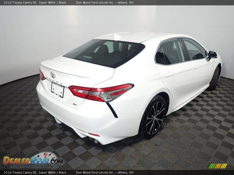 2019 Toyota Camry SE Super White / Black Photo #17